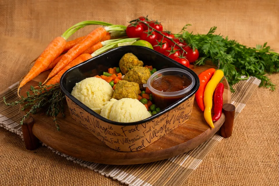 Baked Falafel Mash Veg & Mango Chutney