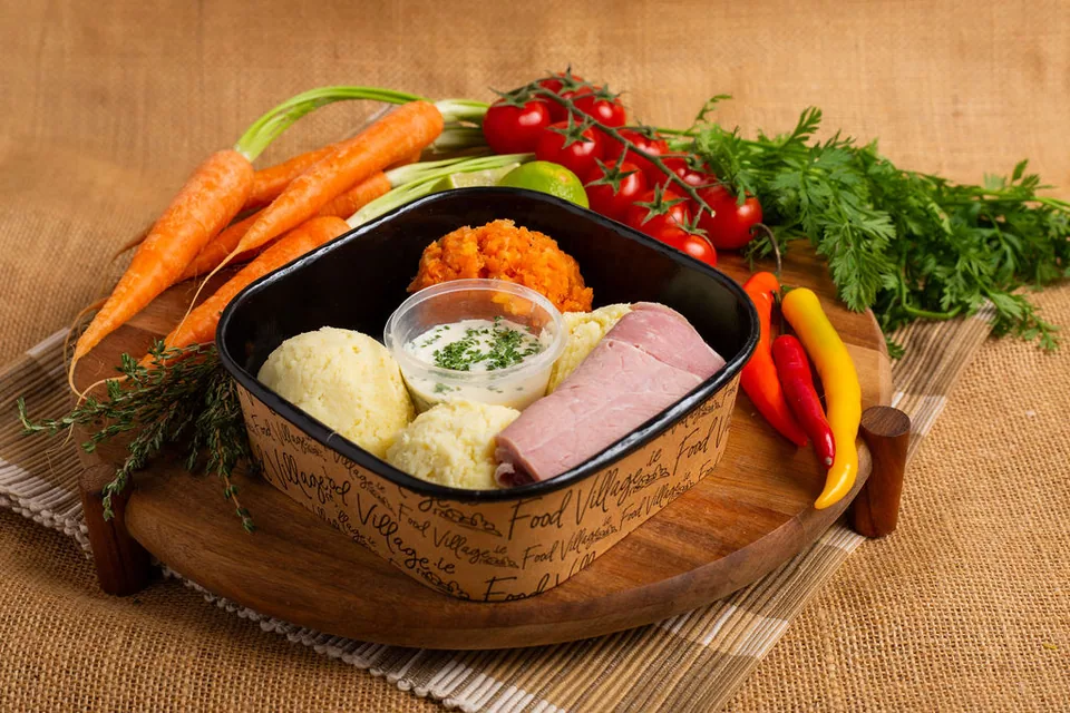 Baked ham, mash & parsley sauce